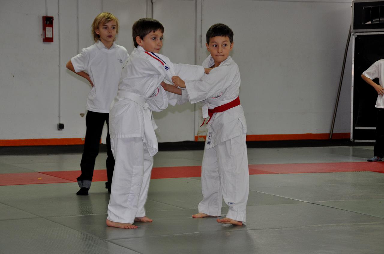 COMBATS (50)