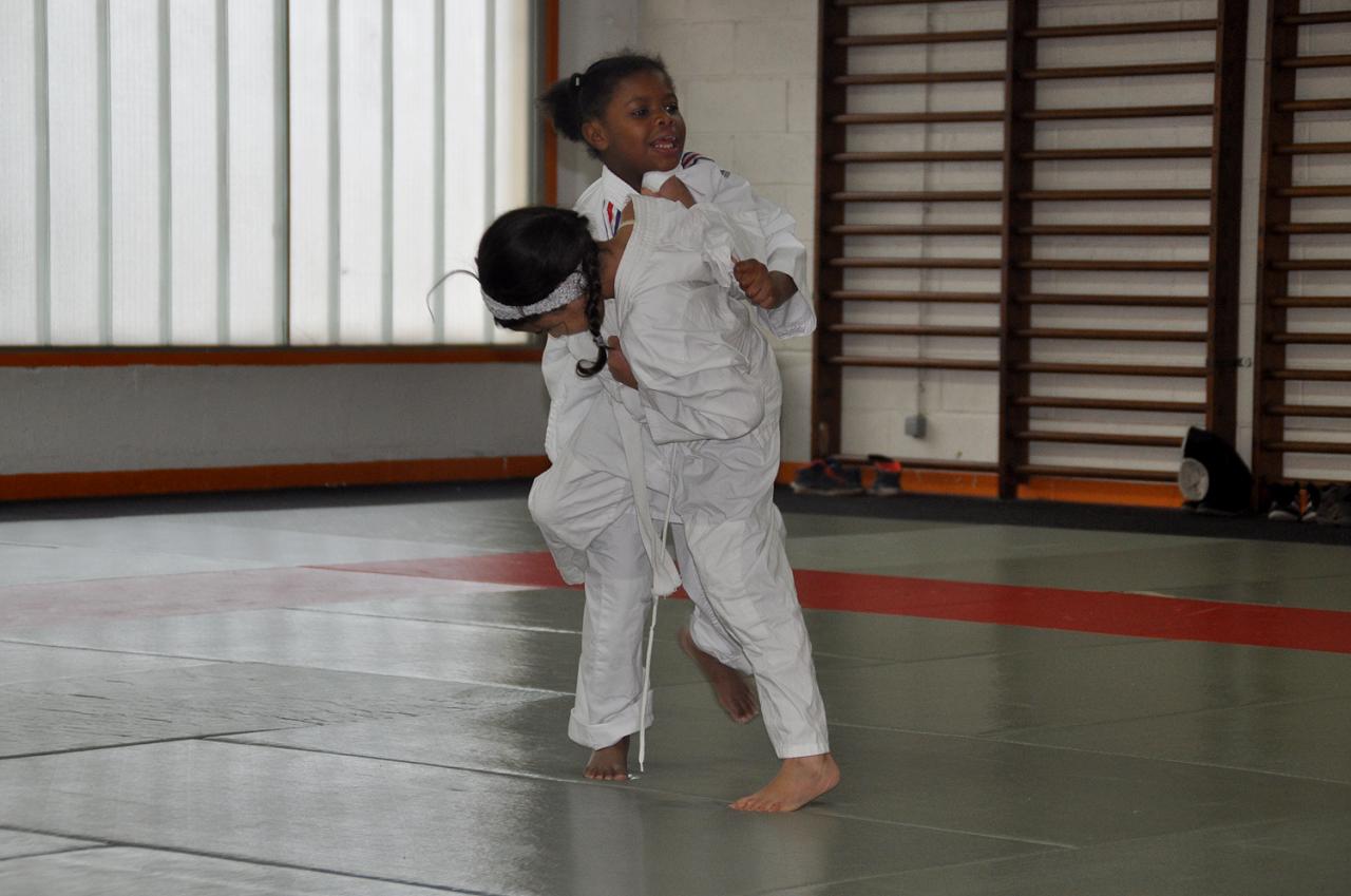 COMBATS (52)