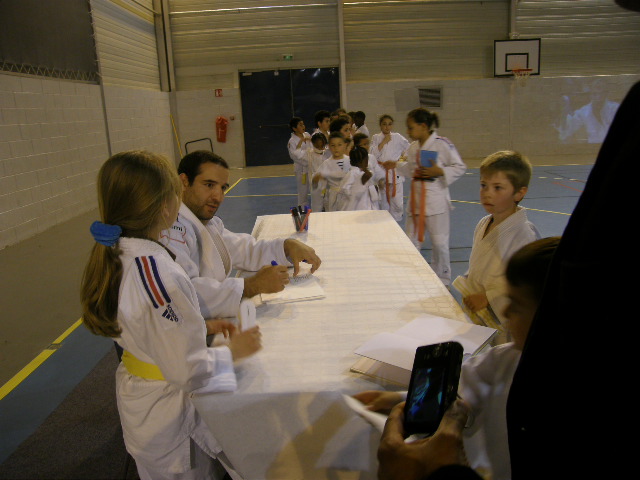 AUTOGRAPHE DE LARBI