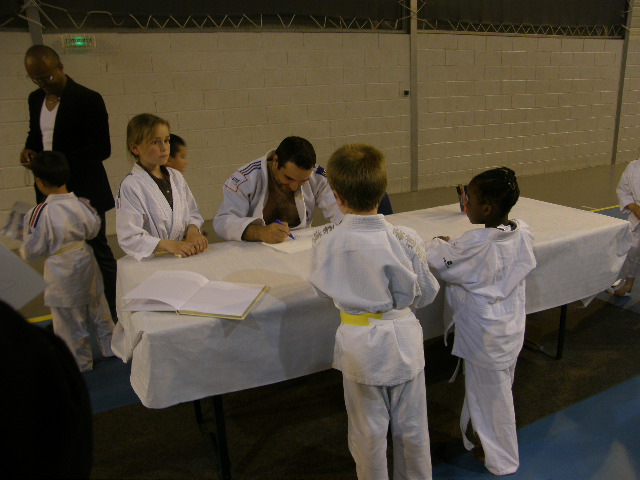 AUTOGRAPHE DE LARBI