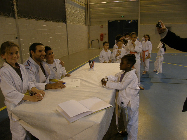 AUTOGRAPHE DE LARBI