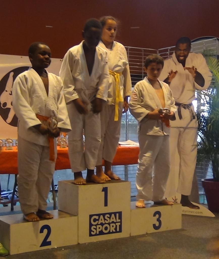 PODIUM CHAIMA (2)