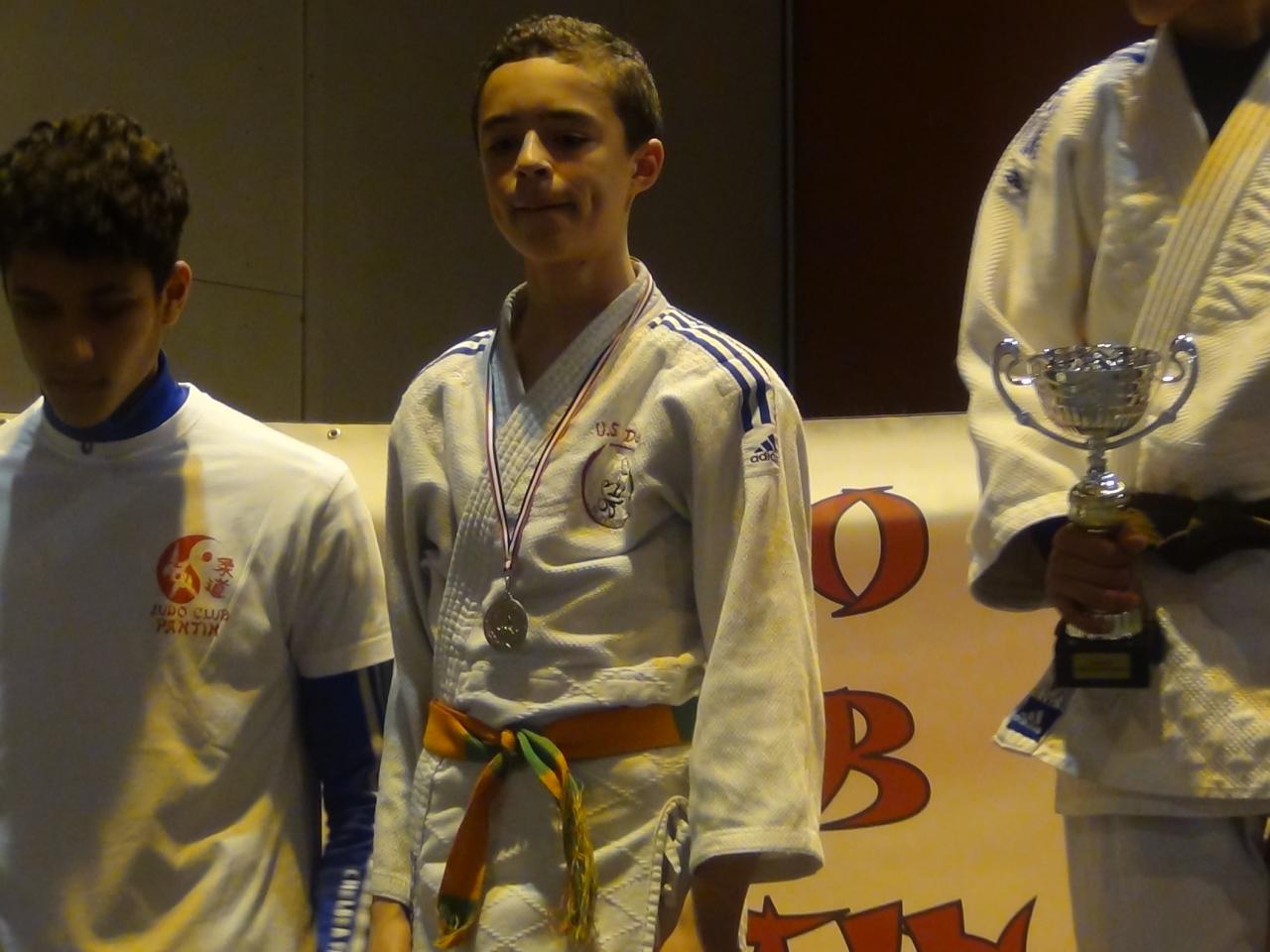 PODIUM WASSIM (2)