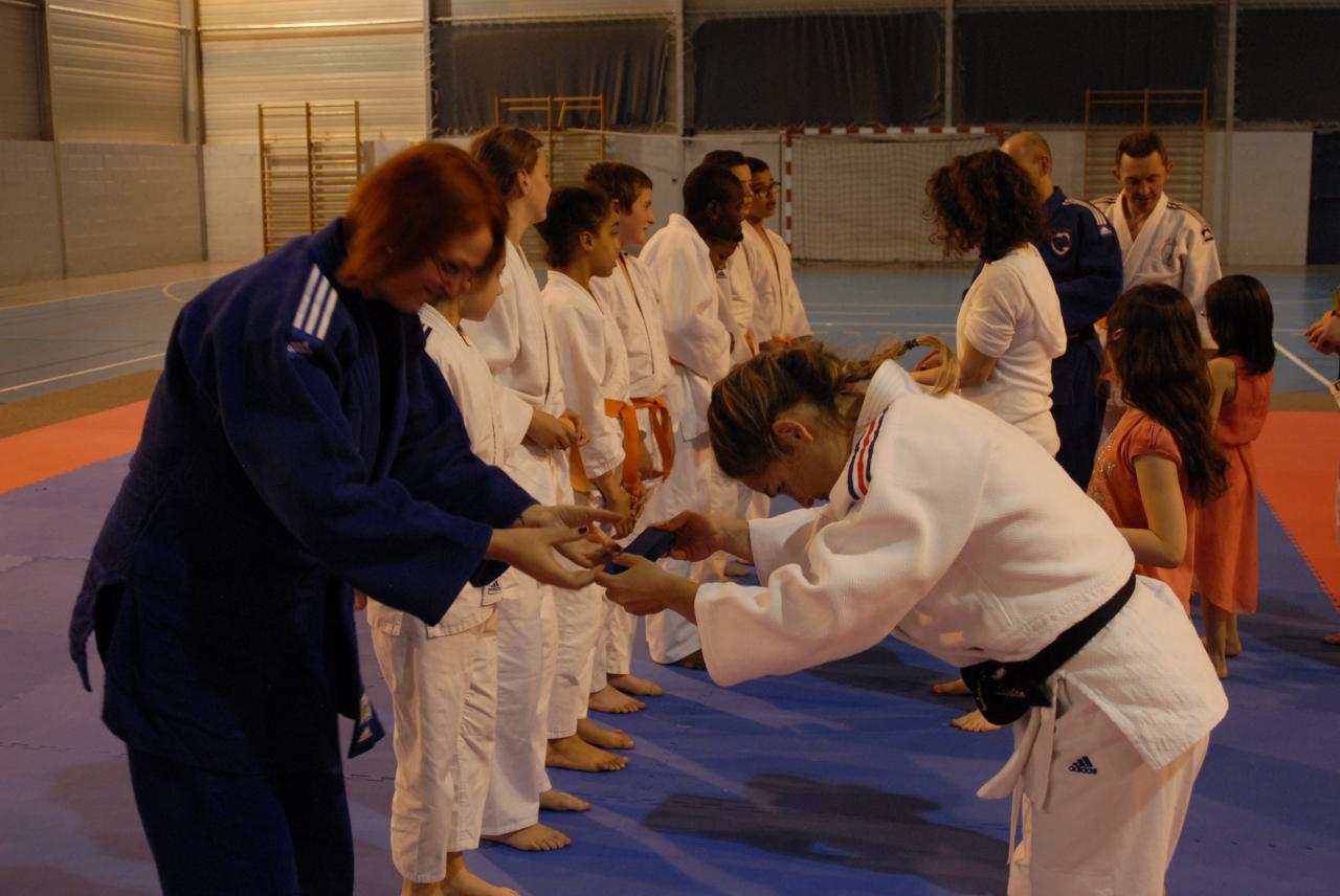 REMISE DES CEINTURES (75)
